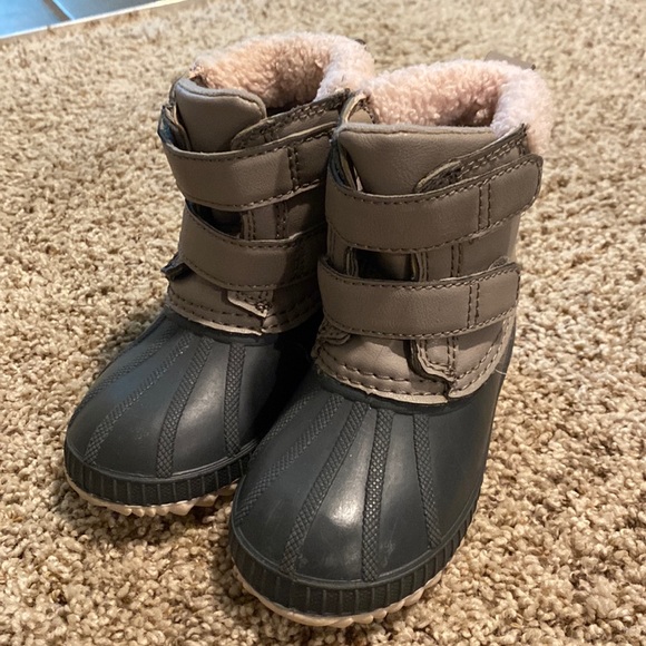 Toddler snow boots size 8 - Picture 1 of 4